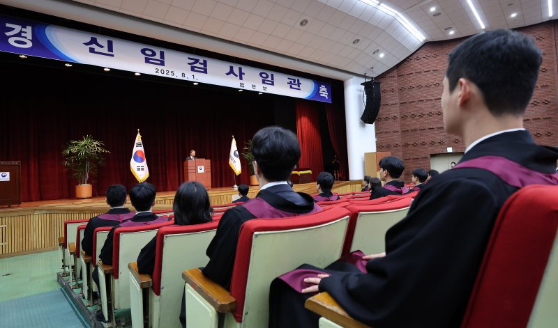 정성호 법무부 장관이 1일 경기 과천 정부과천청사 법무부에서 열린 2025 하반기 신임검사 임관식에서 인사말을 하고 있다. 2025.8.1/뉴스1 ⓒ News1 박지혜 기자