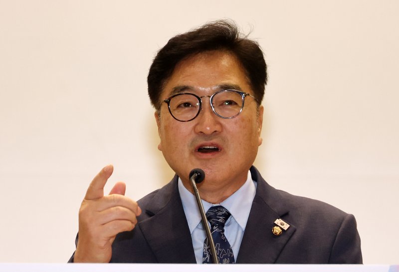 [서울=뉴시스] 김명년 기자 = 우원식 국회의장이 1일 오후 서울 여의도 국회 의원회관에서 열린 '새 정부 새로운 청소년정책 수립을 위한 국회 토론회'에서 축사하고 있다. 2025.08.01. kmn@newsis.com