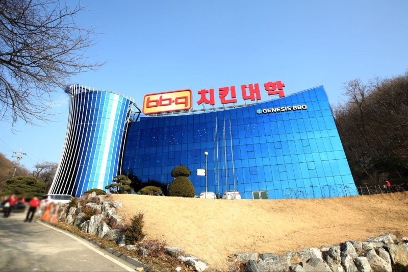 [서울=뉴시스] 경기도 이천에 위치한 교육 시설인 치킨대학.(사진=제너시스온라인 바카라그룹 제공) *재판매 및 DB 금지
