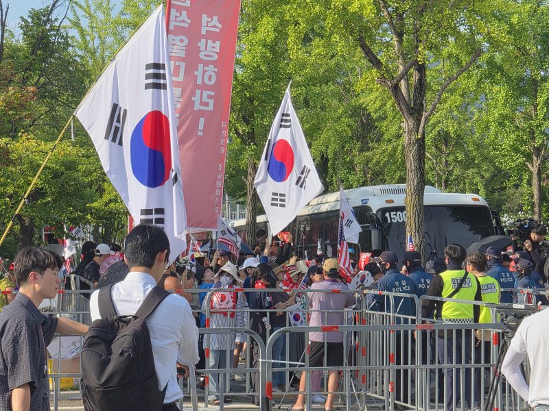 민중기 특별검사팀(김건희 특검팀)이 윤석열 전 대통령을 상대로 강제구인 절차에 돌입하는 1일 오전 경기 의왕시 서울구치소 앞 모습. 2025.8.1/뉴스1 ⓒ News1 김기현 기자