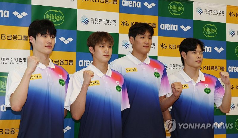 파이팅 외치는 황선우-김우민-김영범-이호준 (출처=연합뉴스)