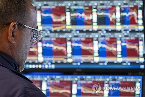 뉴욕 증권거래소의 트레이더 (출처=연합뉴스)