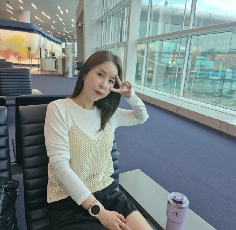신지, 예비남편 논란 해명 후 한국 떠났다
