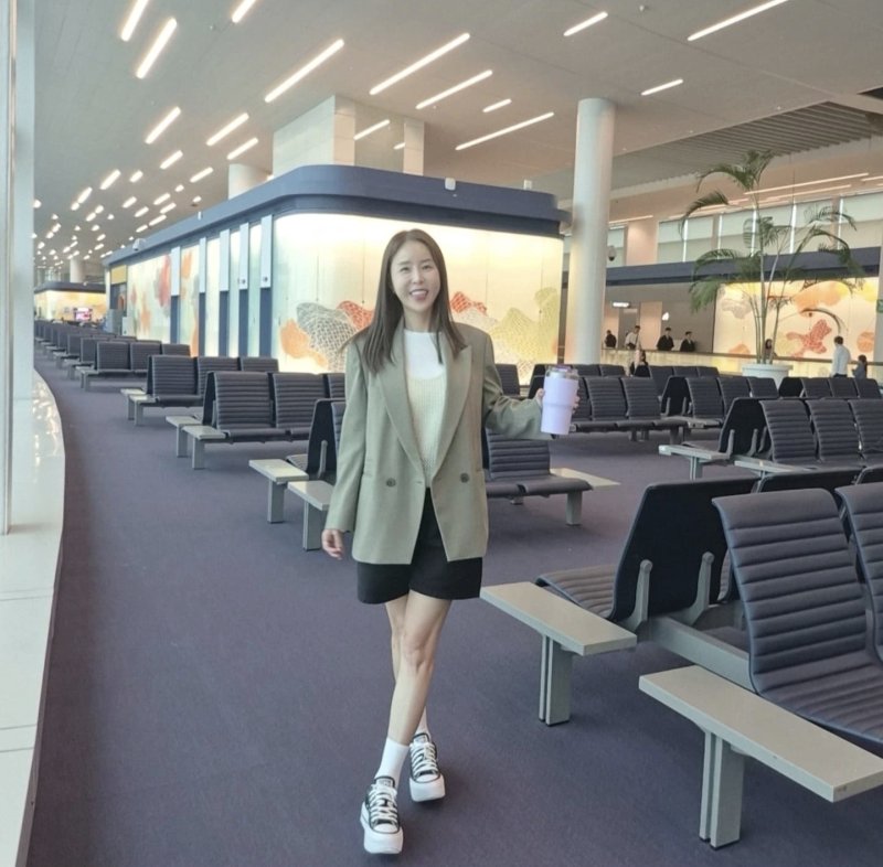 신지, 예비남편 논란 해명 후 한국 떠났다