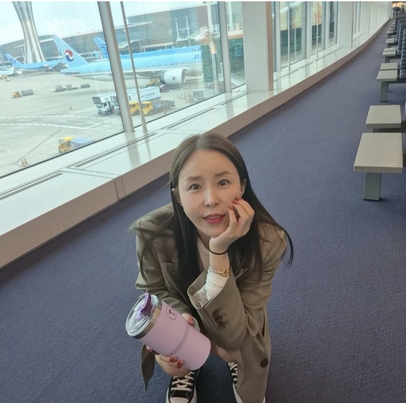 신지, 예비남편 논란 해명 후 한국 떠났다