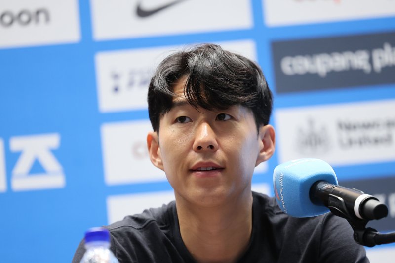 [서울=뉴시스] 권창회 기자 = 잉글랜드 프리미어리그 토트넘 홋스퍼 손흥민이 2일 오전 서울 여의도 IFC몰에서 열린 2025 쿠팡플레이 시리즈 토트넘 기자회견에서 발언하고 있다. 2025.08.02. kch0523@newsis.com