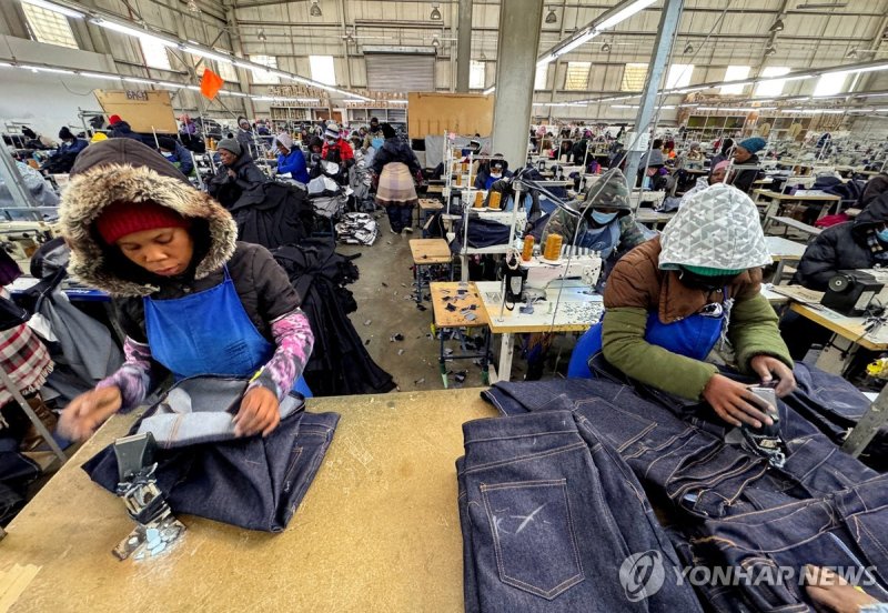 레소토 공장 노동자들 (출처=연합뉴스)