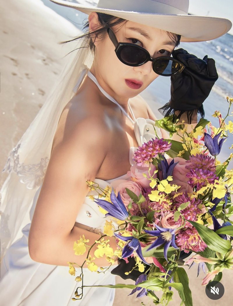 박나래, 웨딩화보 공개 "사랑에 빠졌다"