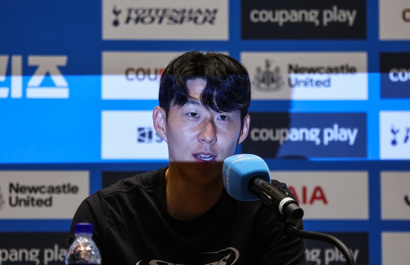 토트넘 손흥민이 2일 서울 영등포구 IFC TWO The Forum에서 열린 2025 쿠팡플레이 시리즈 토트넘 프리 기자회견에서 취재진 질문에 답하고 있다. 2025.8.2/뉴스1 ⓒ News1 김도우 기자