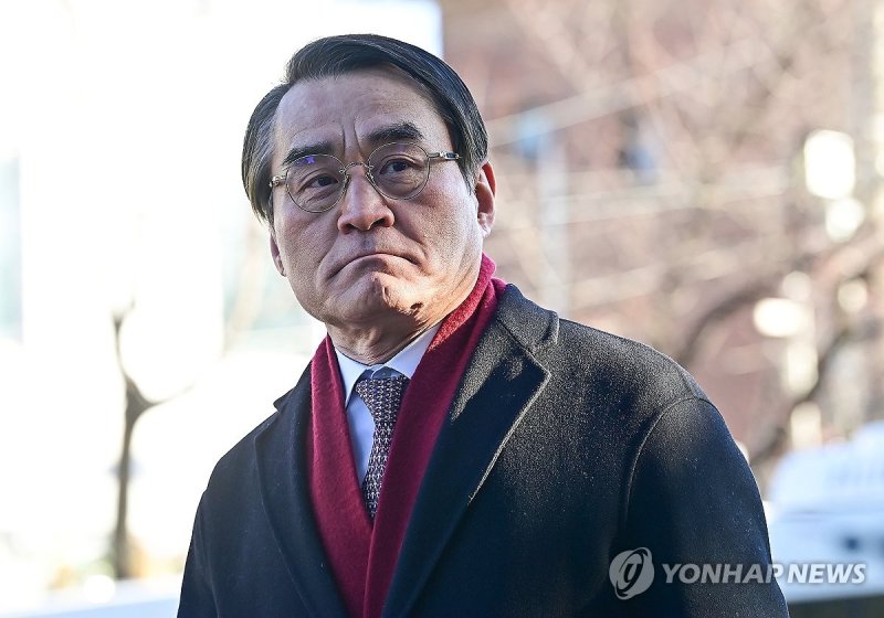 출석하는 배보윤 변호사 (출처=연합뉴스)