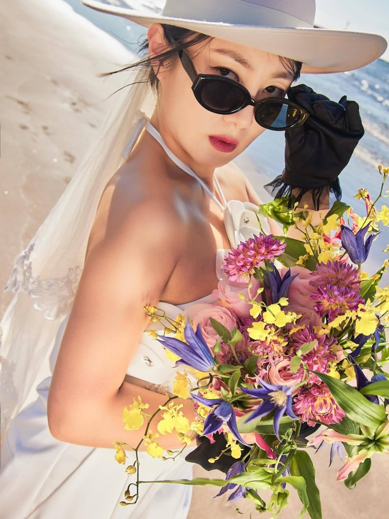 박나래, 시스루에 비키니…역대급 웨딩화보 "나와 사랑에 빠졌다"