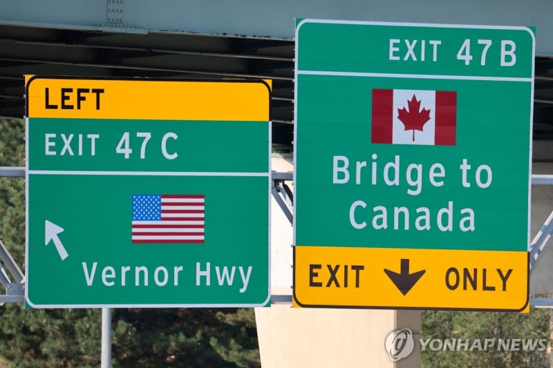 미국 미시간주 디트로이트의 캐나다 접경 지대에 있는 도로표지판 (출처=연합뉴스)