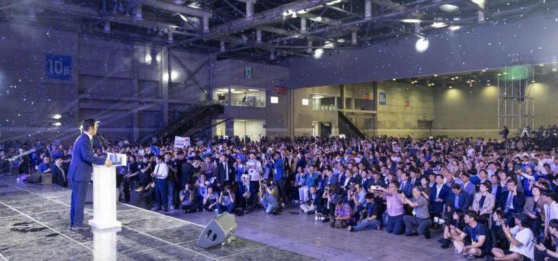 [고양=뉴시스] 고승민 기자 = 정청래 더불어민주당 신임 대표가 2일 경기 고양 킨텍스에서 열린 더불어민주당 제2차 임시전국당원대회에서 대표 수락연설을 하고 있다. (공동취재) 2025.08.02. photo@newsis.com