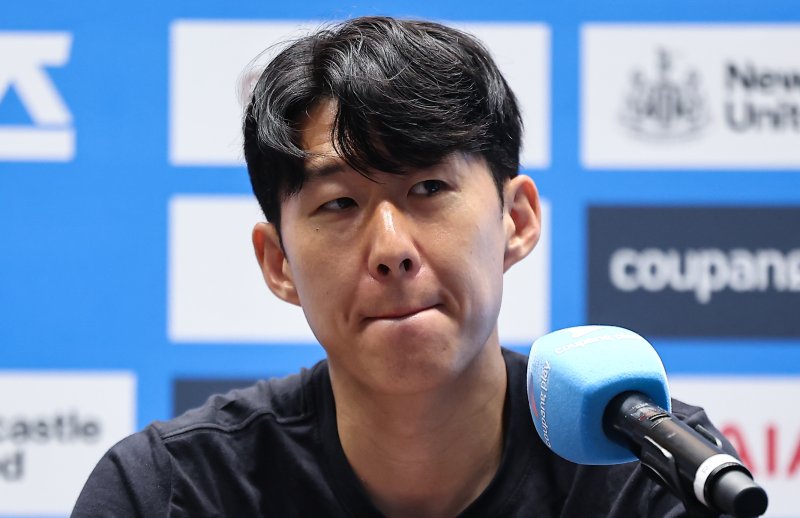 토트넘 손흥민이 2일 서울 영등포구 IFC TWO The Forum에서 열린 2025 쿠팡플레이 시리즈 토트넘 프리 기자회견에서 취재진 질문에 답하고 있다. 2025.8.2/뉴스1 ⓒ News1 김도우 기자