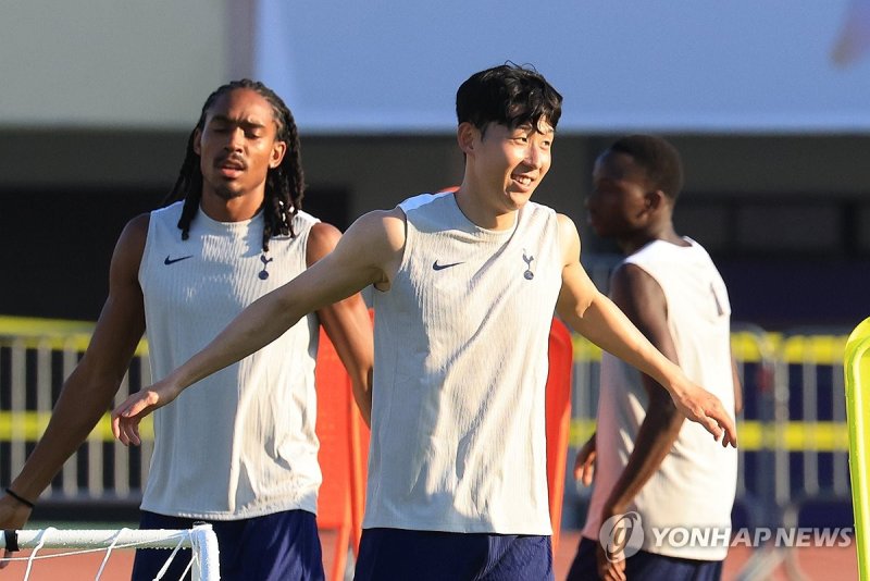 공개 훈련하는 토트넘 손흥민 (출처=연합뉴스)