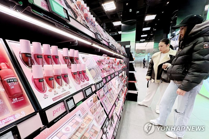 K뷰티 인기…올리브영 작년 매출 24% 증가 (출처=연합뉴스)