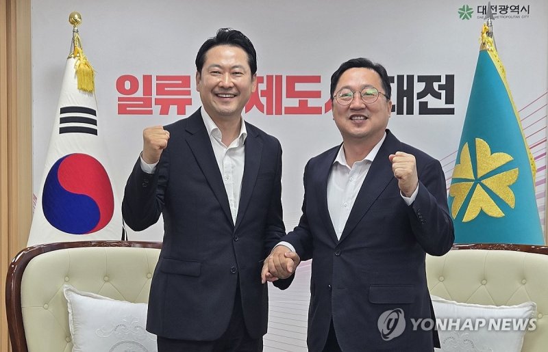 대전서 만난 장동혁ㆍ이장우 (출처=연합뉴스)