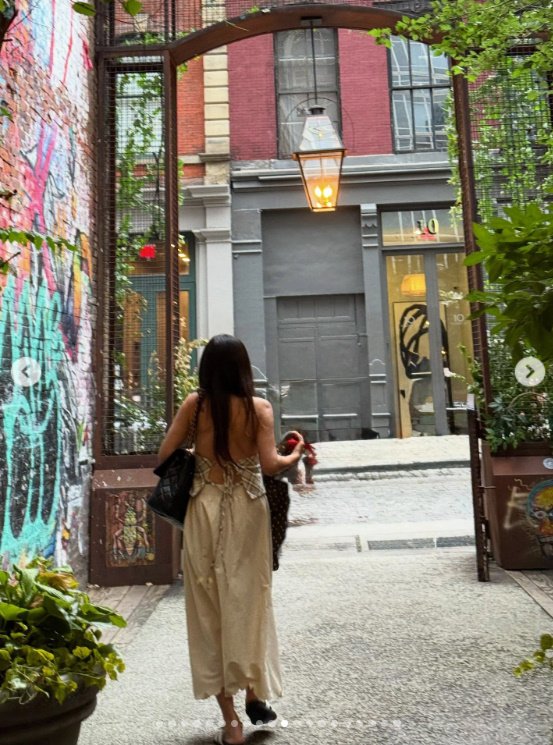 '62세' 황신혜, 여행 중 여신 미모에 볼륨감까지 "행복했던 밤"