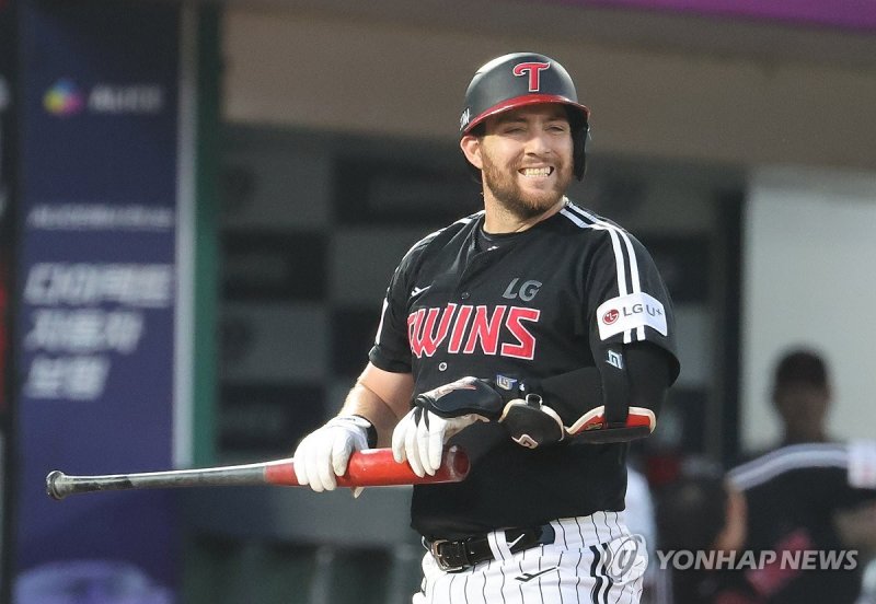 삼진당하고 실소하는 오스틴 (출처=연합뉴스)