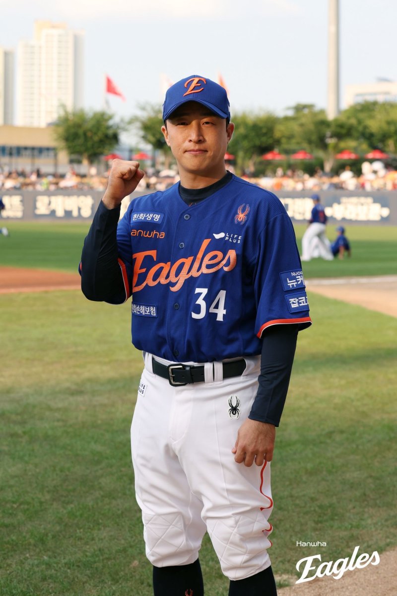트레이드로 한화 유니폼을 입은 손아섭.(한화 이글스 제공)