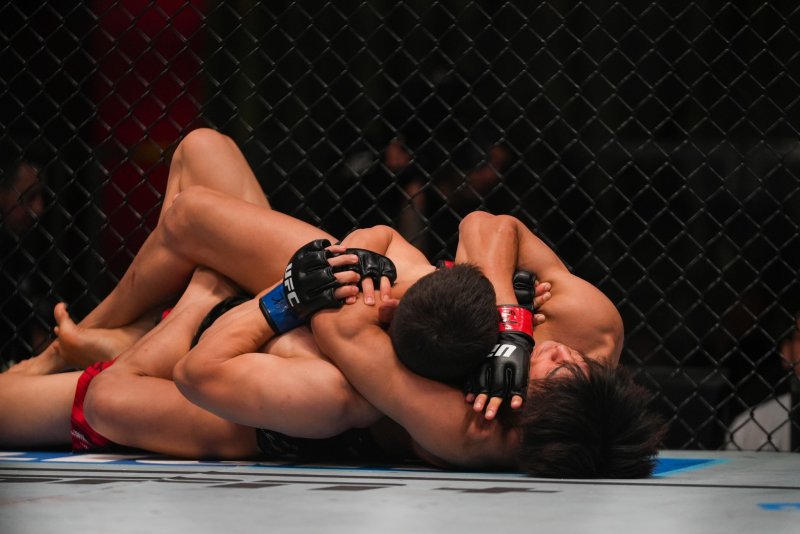 [서울=뉴시스] 'UFC 파이트 나이트: 타이라 vs 박현성' 메인 이벤트 플라이급(56.7㎏) 경기에서 타이라 타츠로에 패배한 박현성. (사진=UFC 제공) *재판매 및 DB 금지