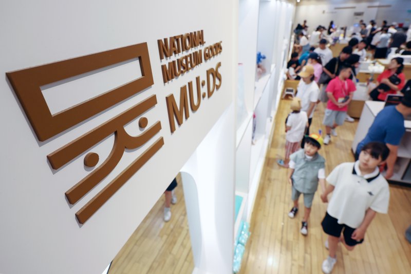 3일 오전 서울 용산구 국립중앙박물관 공식 굿즈 매장 '뮷즈샵'이 관람객들로 붐비고 있다. 2025.8.3/뉴스1 ⓒ News1 민경석 기자