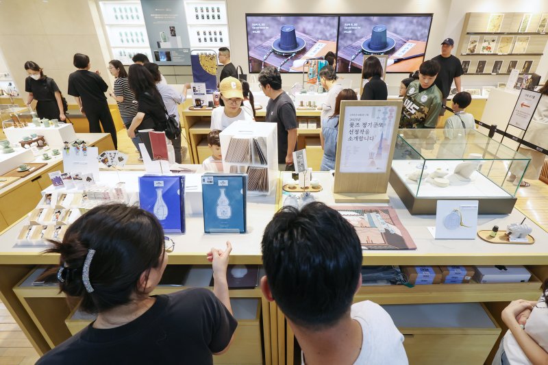 3일 오전 서울 용산구 국립중앙박물관 공식 굿즈 매장 '뮷즈샵'이 관람객들로 붐비고 있다. 2025.8.3/뉴스1 ⓒ News1 민경석 기자