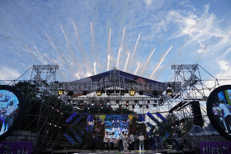 홍천강 맥주축제 축하무대 (출처=연합뉴스)