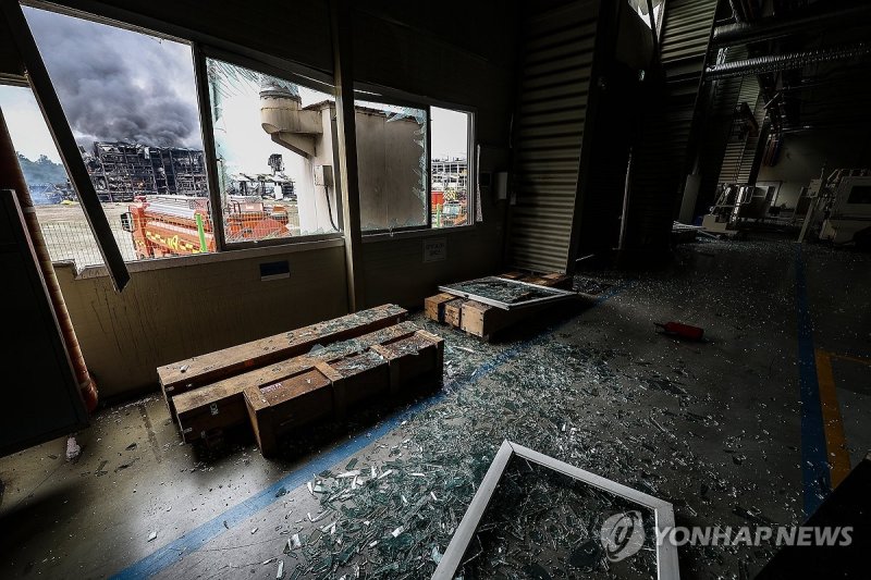 폭발의 여파 (출처=연합뉴스)