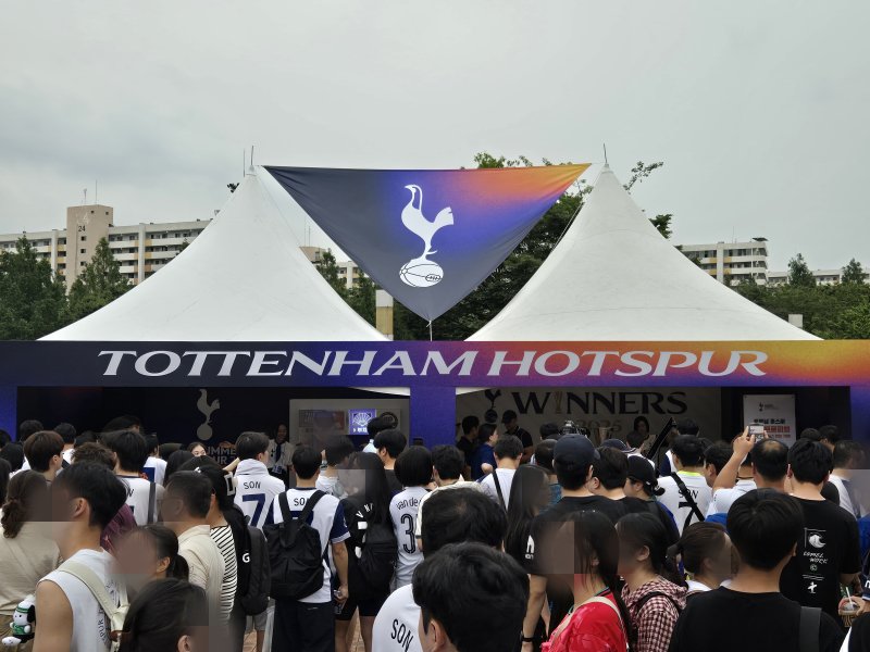 [서울=뉴시스] 하근수 기자= 3일 잉글랜드 프로축구 프리미어리그(EPL) 토트넘 홋스퍼 대 뉴캐슬 유나이티드의 2025 쿠팡플레이 시리즈 2경기가 열리는 서울월드컵경기장의 북측 광장. 2025.08.03. hatriker22@newsis.com