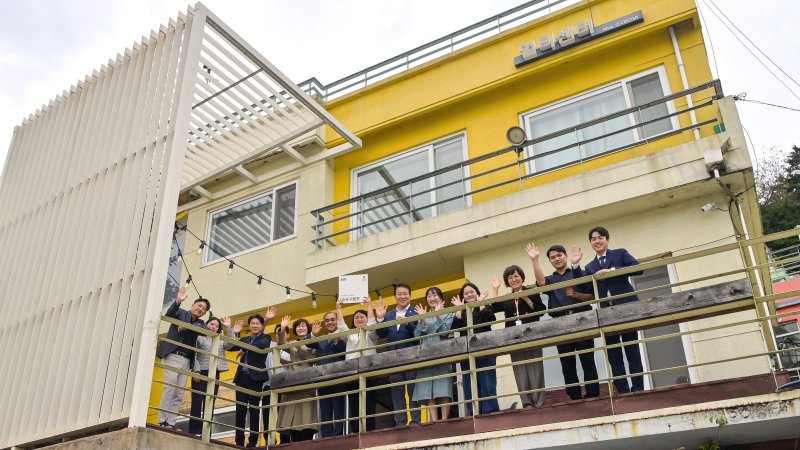 부산 동구 모디하우스 3호점 현판식 모습. 모디하우스는 지난해 전국 지역관광추진조직 평가에서 우수 DMO 사업으로 선정됐다. 부산관광공사 제공