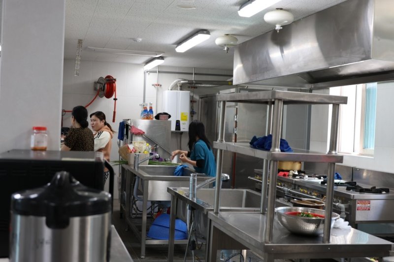 함양 계절근로자 기숙사 식당 (출처=연합뉴스)