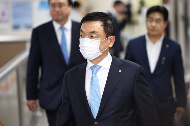 권오수 도이치모터스 전 회장이 12일 오후 서울 서초구 서울고등법원에서 열리는 도이치모터스 주가조작 관련 항소심 선고공판에 출석하고 있다. 2024.9.12/뉴스1 ⓒ News1 구윤성 기자