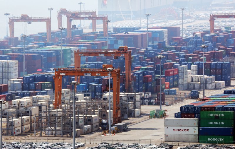 1일 경기 평택시 포승읍 평택항에 수출용 컨테이너가 쌓여있다. 2025.8.1/뉴스1 ⓒ News1 김영운 기자