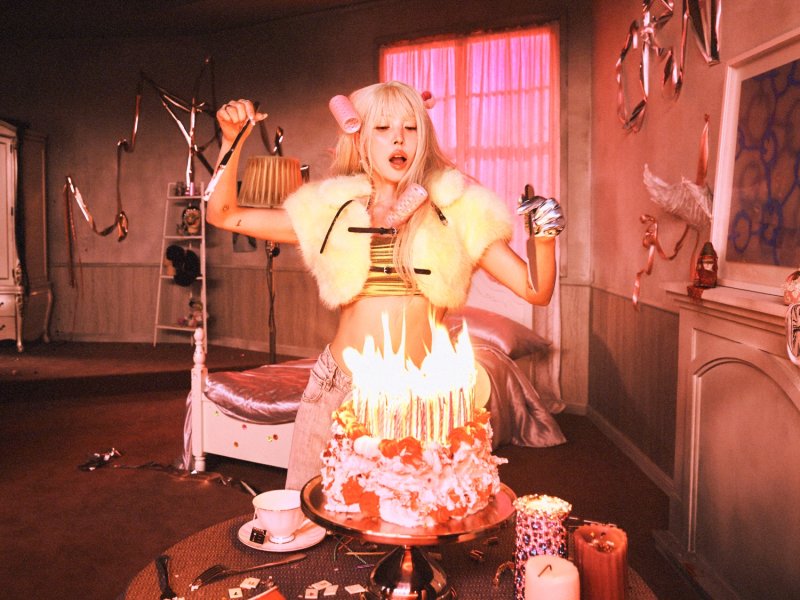 보아, 25주년 기념 정규 11집 "점핑보아 감정&middot;서사 연결 매개체"