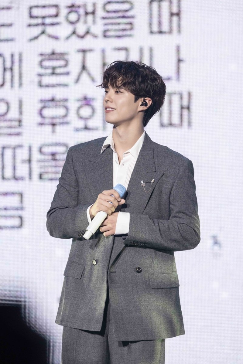 박보검, 이틀간 6000석 꽉 채운 팬미팅…아이유 게스트 참석