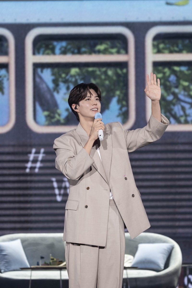 박보검, 이틀간 6000석 꽉 채운 팬미팅…아이유 게스트 참석