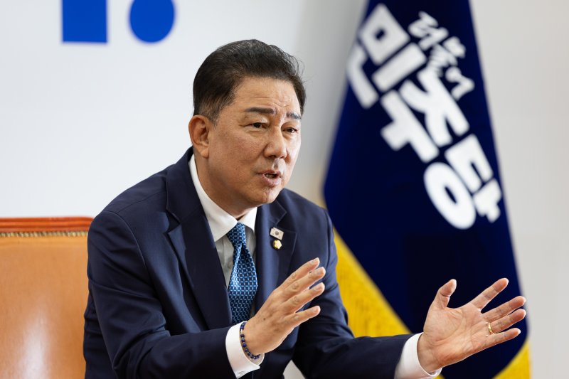 김병기 더불어민주당 대표 직무대행 겸 원내대표가 7월 31일 서울 여의도 국회에서 뉴스1과 인터뷰하고 있다. 2025.8.1/뉴스1 ⓒ News1 유승관 기자