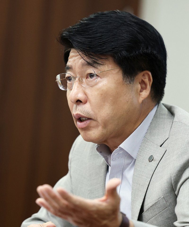 서강석 송파구청장이 뉴스1과 인터뷰에서 답변하고 있다. ⓒ News1 오대일 기자
