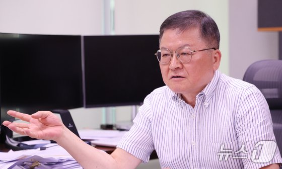 박영민 국가신약개발사업단(KDDF) 단장이 28일 서울 마포구 사무실에서 새 치료접근법(신규 모달리티)의 중요성 등에 대해 설명하고 있다. 2025.7.28/뉴스1 김명섭 기자