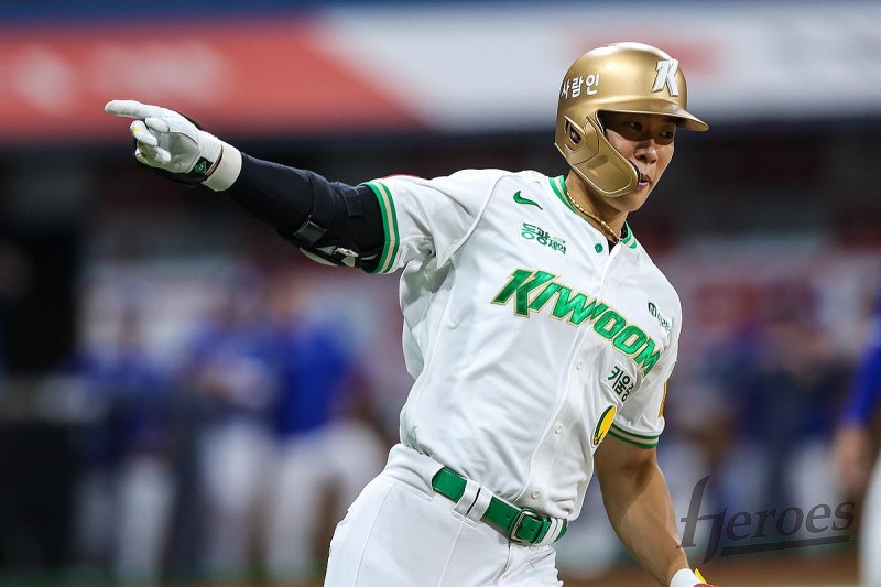 120억 잭팟 터졌다! 키움 송성문, 비FA 다년계약으로 '역대 야수 최고액' 기록