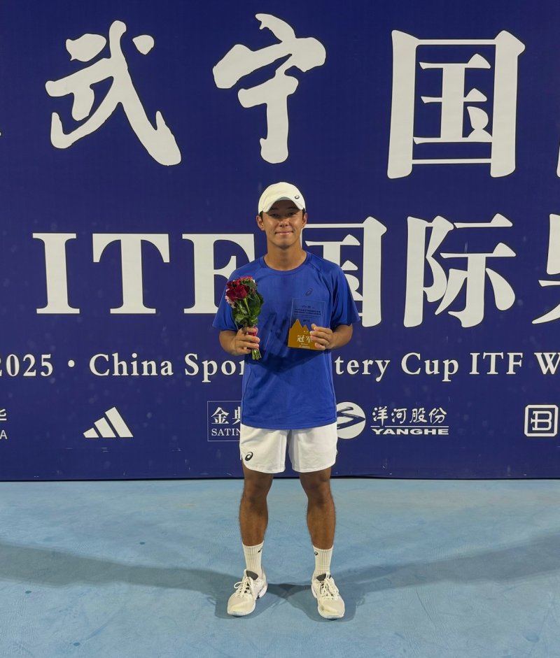 [서울=뉴시스] 메이저 바카라사이트 캡틴테니스연맹(ITF) 중국 퓨처스 대회 단식에서 우승한 메이저 바카라사이트 캡틴. (사진 = S&B 컴퍼니 제공) *재판매 및 DB 금지