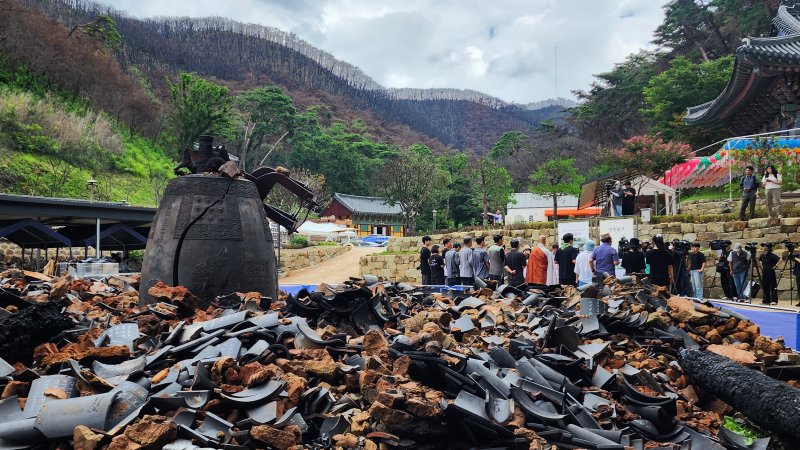 [의성=뉴시스] 김진호 기자 = 지난 3월 대형산불로 큰 피해를 입은 천년고찰 고운사에서 4일 '고운사 사찰림 자연복원 프로젝트' 브리핑이 열리고 있다. 2025.08.04. kjh9326@newsis.com