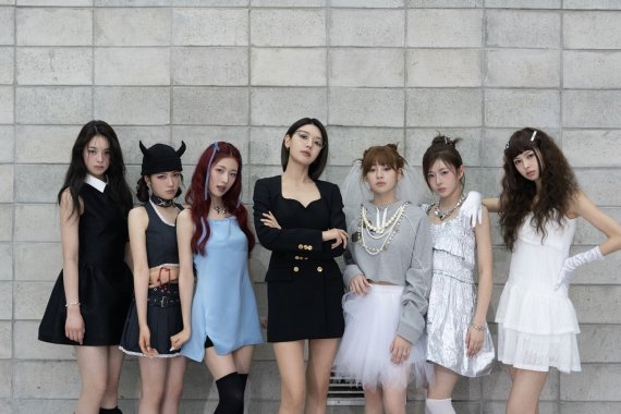 앳하트, 'Plot Twist' M