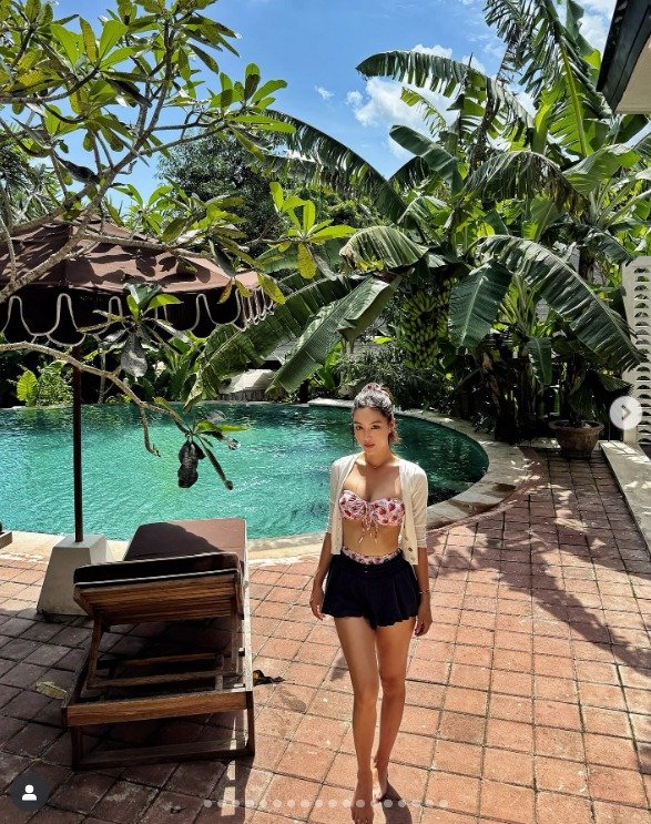 '발리 여신' 김희정, 비키니 입고 뽐낸 글래머 몸매