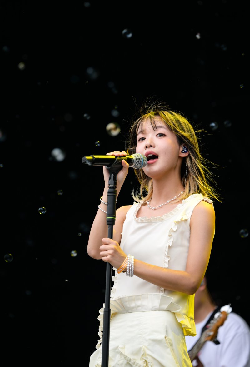 한로로, 소설로 확장된 가사·서사가 압축된 음악…'자몽살구클럽' - 파이낸셜뉴스