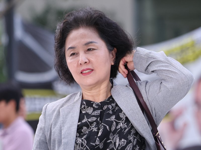 김영선 전 국민의힘 의원이 4일 오전 서울 종로구에 마련된 김건희 메이저 바카라팀(특별검사 민중기) 사무실로 조사를 받기 위해 출석하고 있다. 2025.8.4/메이저 바카라1 ⓒ News1 박지혜 기자