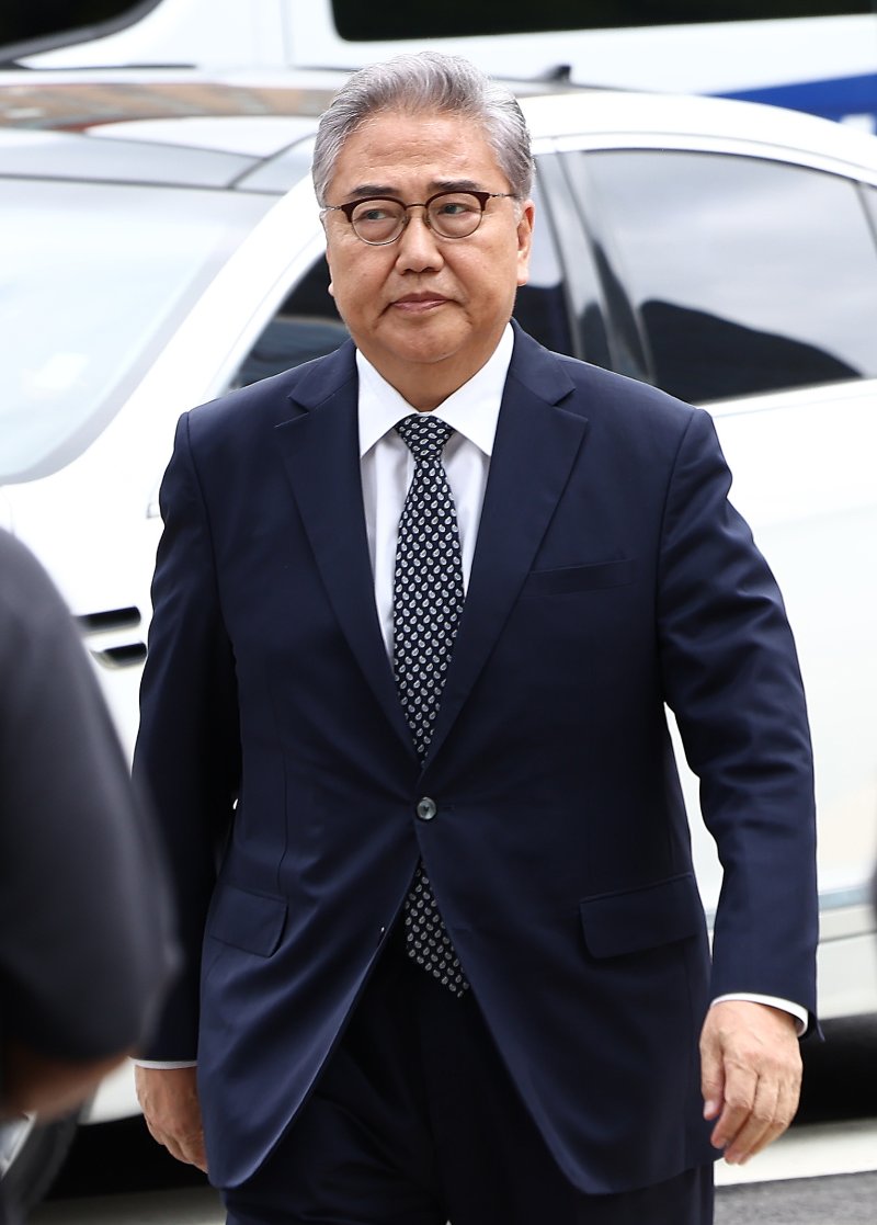 박진 전 외교부 장관이 4일 오후 서울 종로구 김건희 메이저 바카라팀(특별검사 민중기) 사무실에서 윤석열 전 대통령 부부의 우크라이나 순방 관련 조사를 받기 위해 출석하고 있다. 2025.8.4/메이저 바카라1 ⓒ News1 김민지 기자