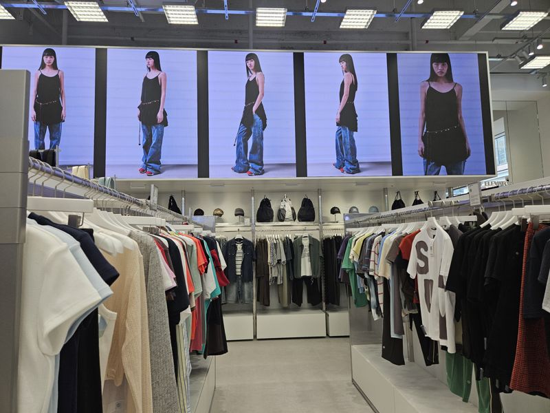 지난 1일 서울 강남구에 문을 연 무신사 강남 스토어 내부 모습. 사진=이정화 기자