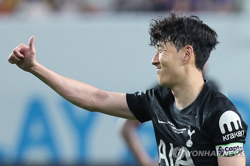 토트넘과의 추억에 엄지척 (출처=연합뉴스)